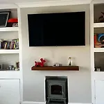 3 Bed-sleeps 5-garden-parking-pets Semesterbostad