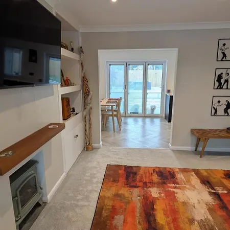 3 Bed-sleeps 5-garden-parking-pets Σπίτι διακοπών