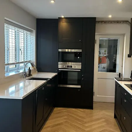 3 Bed-sleeps 5-garden-parking-pets *