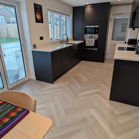 3 Bed-sleeps 5-garden-parking-pets