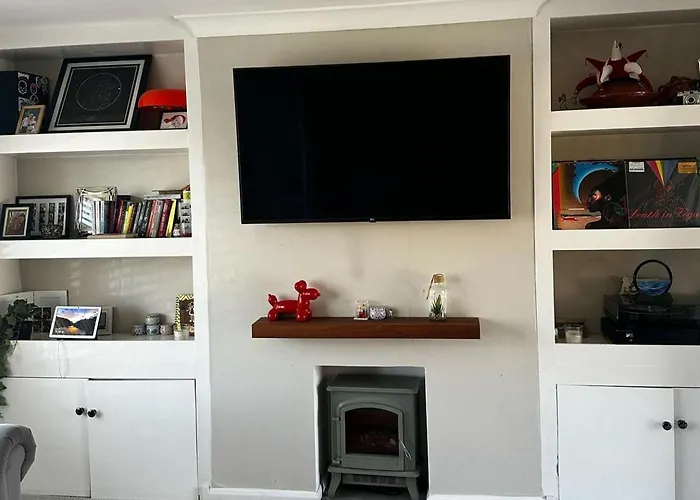 3 Bed-sleeps 5-garden-parking-pets بيت للعطل