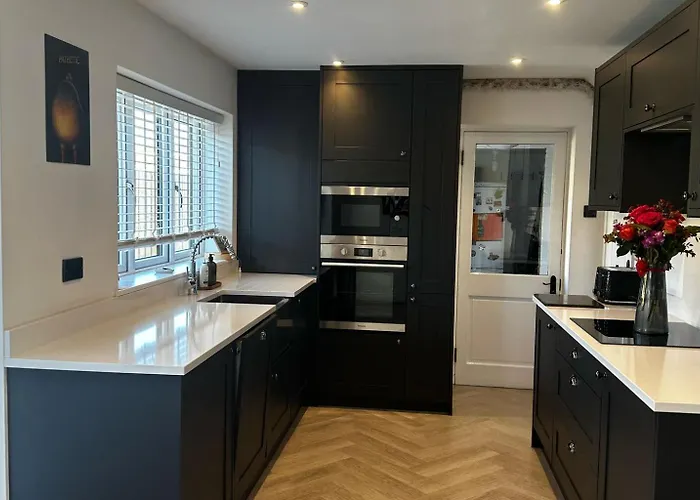 3 Bed-sleeps 5-garden-parking-pets *