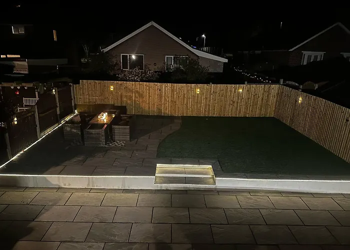 3 Bed-sleeps 5-garden-parking-pets بيت للعطل *