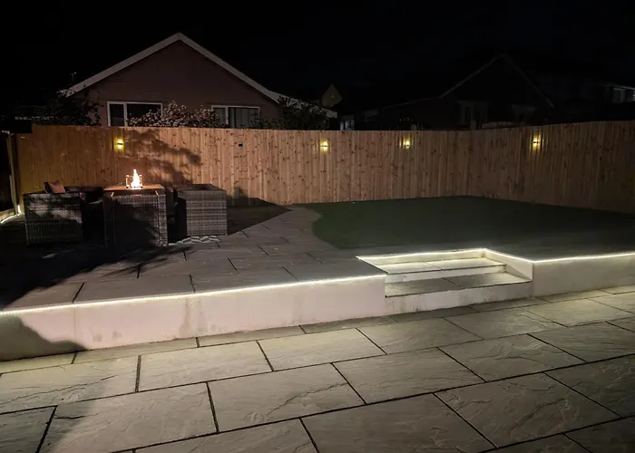 3 Bed-sleeps 5-garden-parking-pets بيت للعطل كارلايل