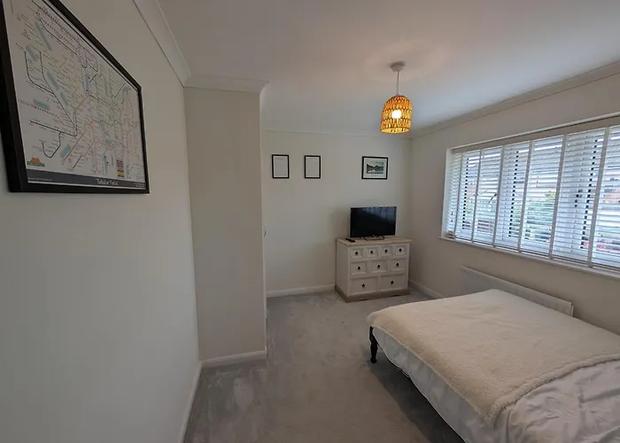 بيت للعطل 3 Bed-sleeps 5-garden-parking-pets كارلايل