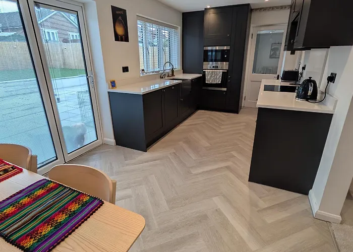 3 Bed-sleeps 5-garden-parking-pets