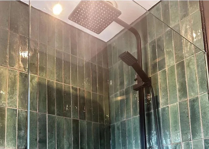 3 Bed-sleeps 5-garden-parking-pets