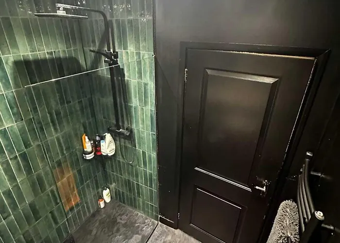 3 Bed-sleeps 5-garden-parking-pets بيت للعطل